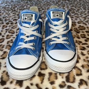 Chuck Taylor All Star Classic Converse! Men’s 7 x Women’s 9. Royal Blue.